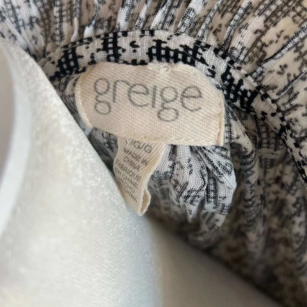 GREIGE WHITE/BLACK FLORAL BLOUSE - Picture 4 of 7
